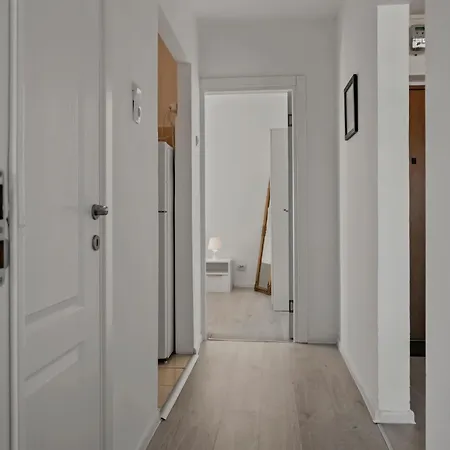 Quiet Ruby Horizon * Bukareszt