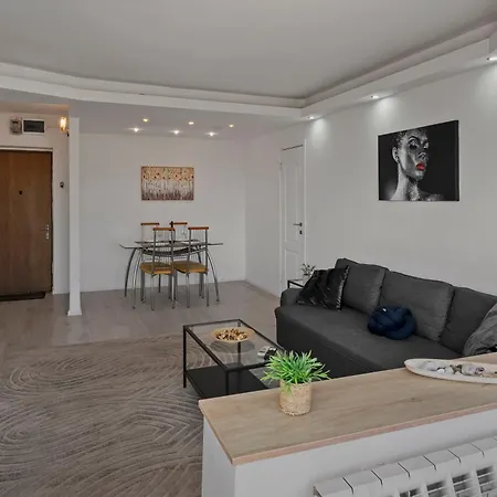 Quiet Ruby Horizon *