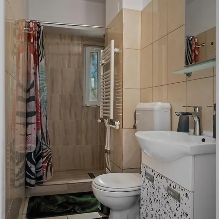 Quiet Ruby Horizon *