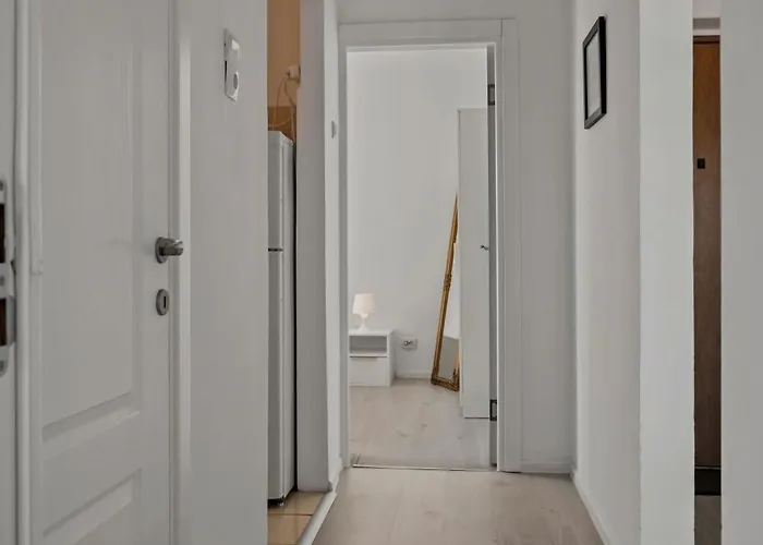 Quiet Ruby Horizon * Bucarest