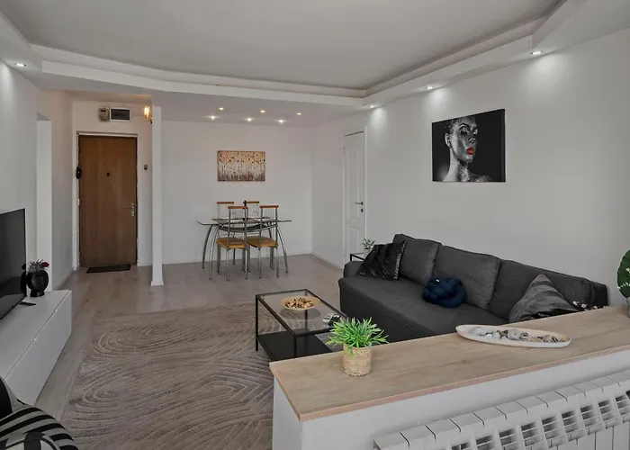 Quiet Ruby Horizon *