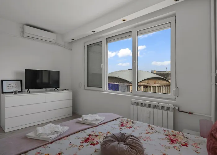 Quiet Ruby Horizon Bucureşti