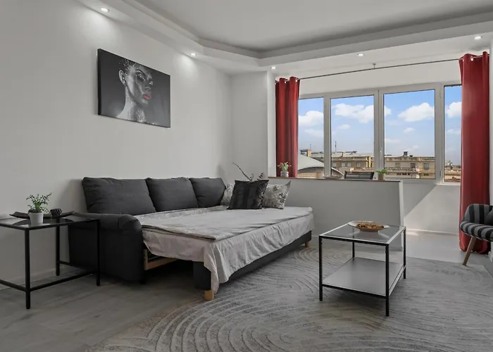 Quiet Ruby Horizon Bucarest