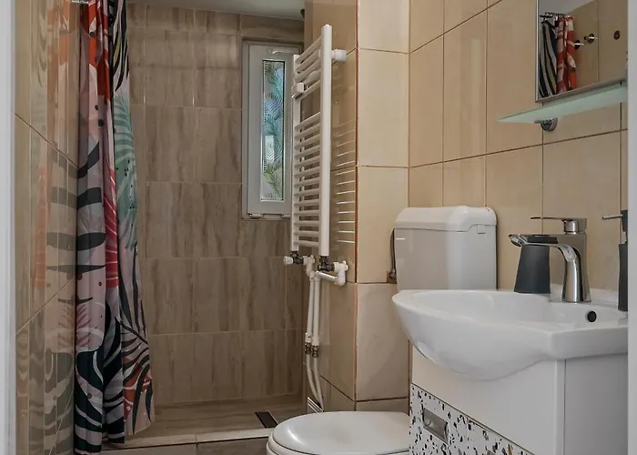 Quiet Ruby Horizon *